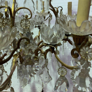 Lustre cage à seize lumières, pampilles et coupelles de cristal, XIX siècle