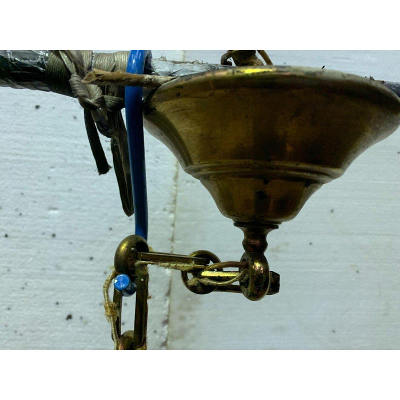 Kroonluchter met kooiconstructie, zestien lampen, kristallen druppels en kappen, 19e eeuw