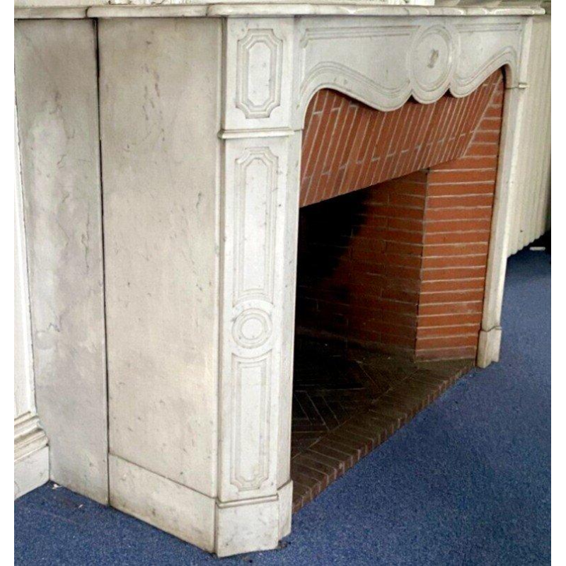 Louis XV style fireplace, Pompadour model, in white Carrara marble, 20th century