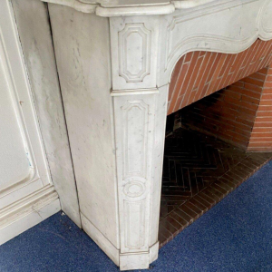 Louis XV style fireplace, Pompadour model, in white Carrara marble, 20th century