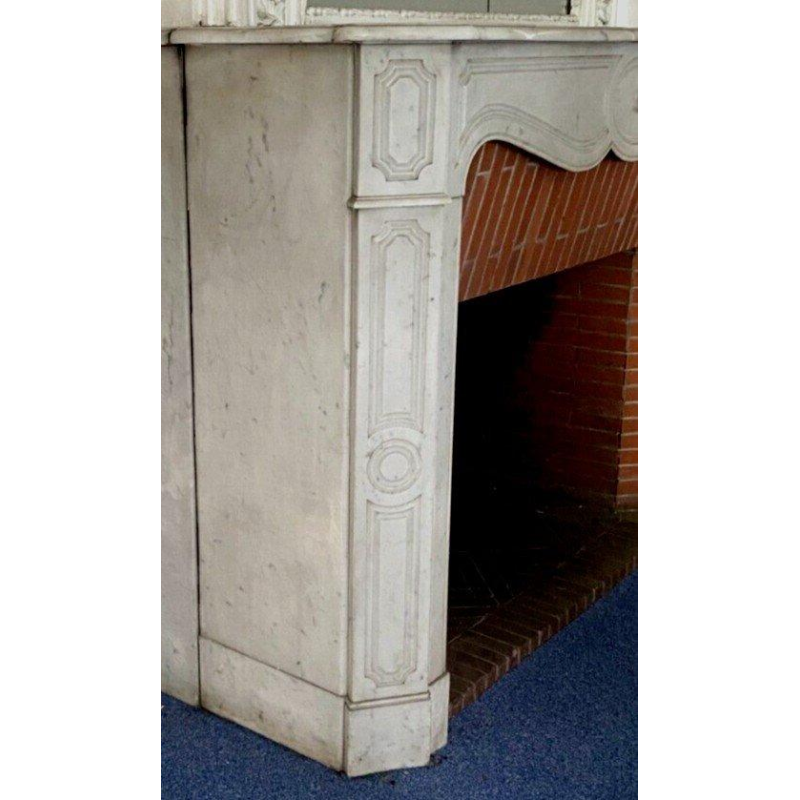 Louis XV style fireplace, Pompadour model, in white Carrara marble, 20th century
