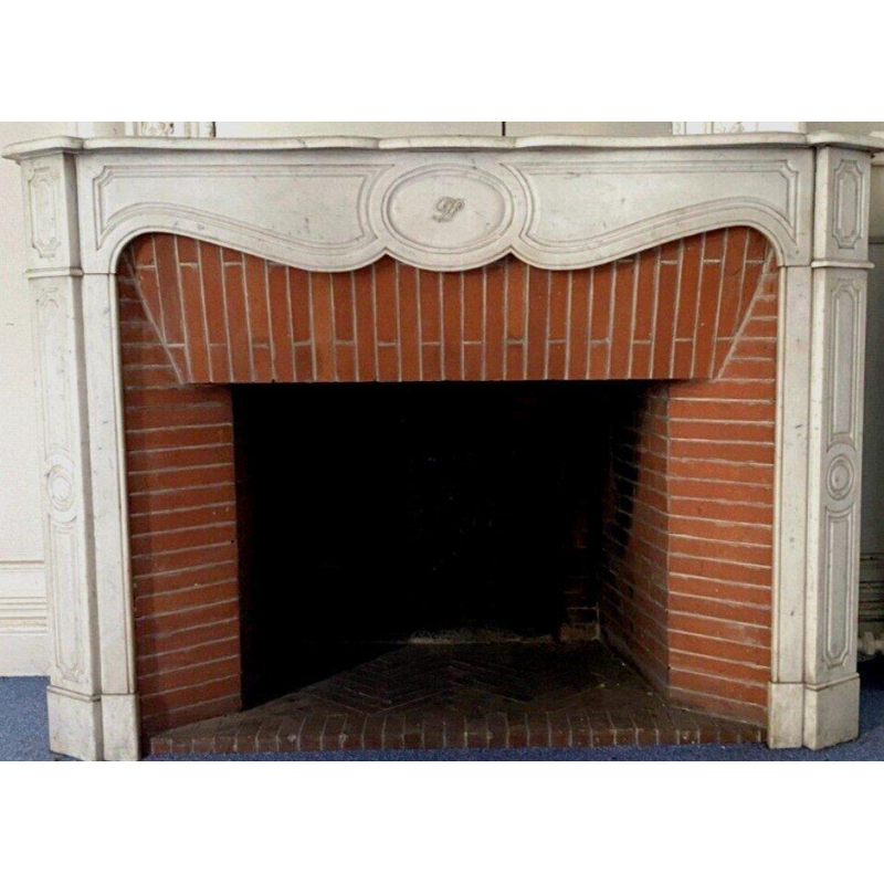 Louis XV style fireplace, Pompadour model, in white Carrara marble, 20th century