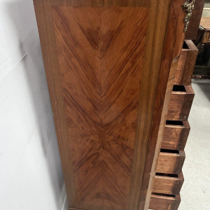 Zevendaagse ladekast in Louis XV-stijl, vervaardigd uit palissanderfineer, 20e eeuw.