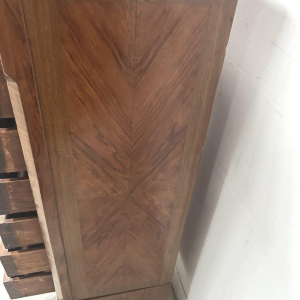 Zevendaagse ladekast in Louis XV-stijl, vervaardigd uit palissanderfineer, 20e eeuw.