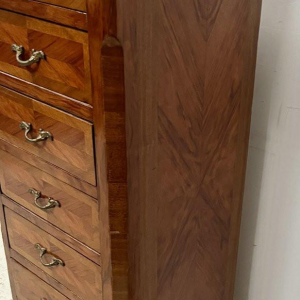 Zevendaagse ladekast in Louis XV-stijl, vervaardigd uit palissanderfineer, 20e eeuw.