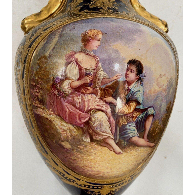 Manufacture de Porcelaine de Sèvres (Eugène Canelle) vase couvert polychromé & rehauts d’or, XX siècle