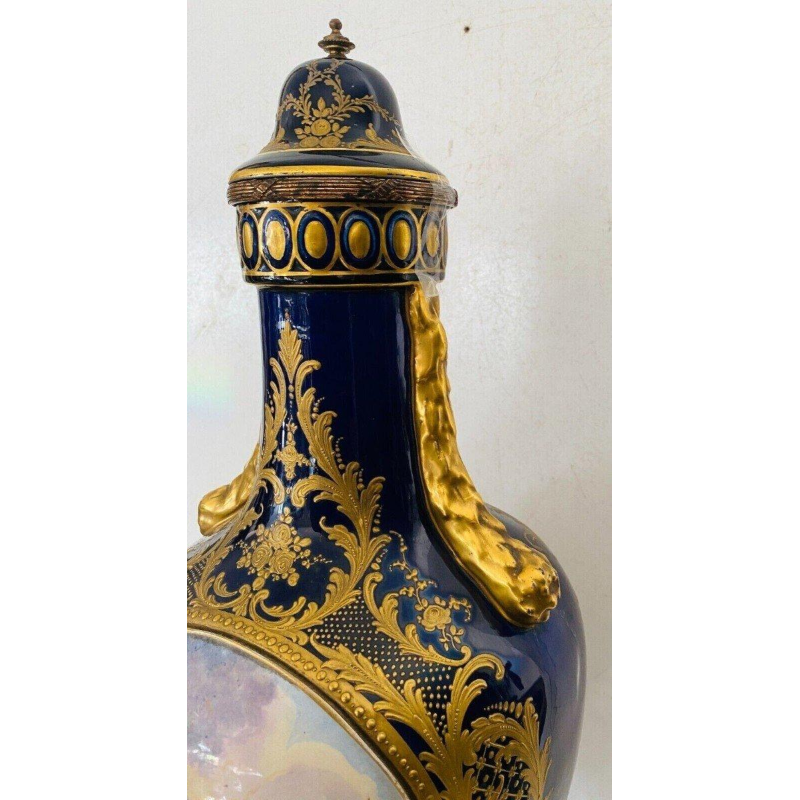 Manufacture de Porcelaine de Sèvres (Eugène Canelle) vase couvert polychromé & rehauts d’or, XX siècle