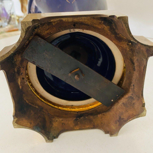 Porseleinfabriek van Sèvres (Eugène Canelle), polychrome vaas met deksel en gouden accenten, 20e eeuw.