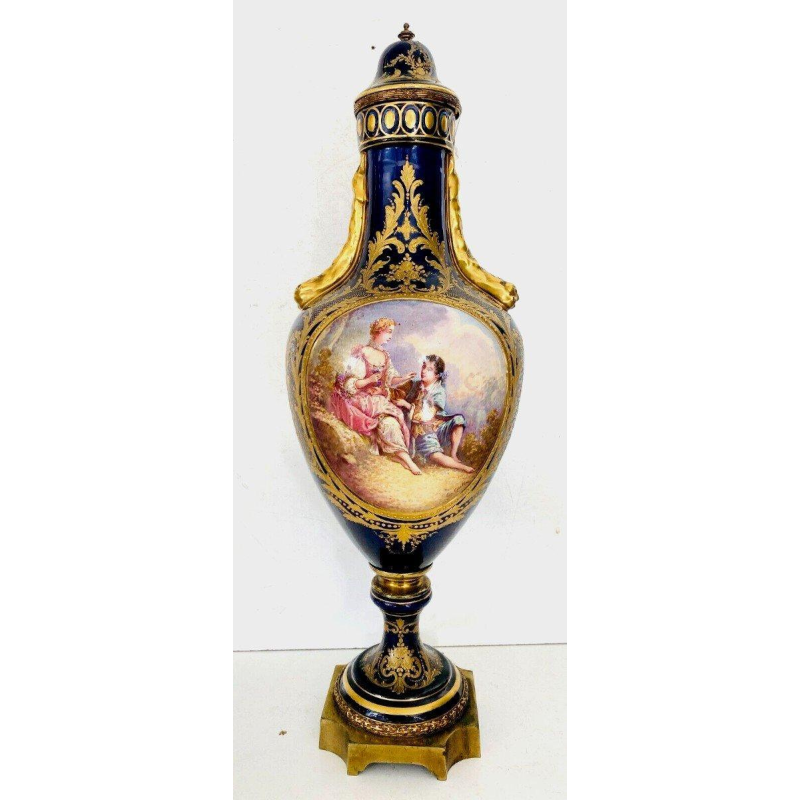 Manufacture de Porcelaine de Sèvres (Eugène Canelle) vase couvert polychromé & rehauts d’or, XX siècle
