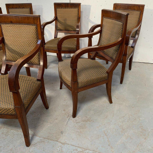 Suite de six fauteuils de style Restauration en acajou, XIX siècle