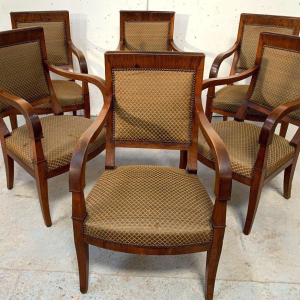 Suite de six fauteuils de style Restauration en acajou, XIX siècle