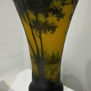 Vase au paysage gravé à l'acide signée Daum Nancy à la croix de Lorraine - c1910