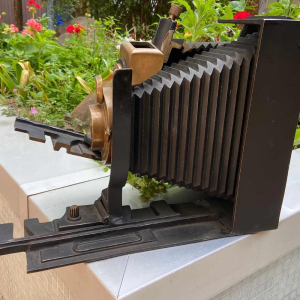 ARMAN (1928-2005) - CAMERA - Bronze N° 50/95 - 1986 -Certificate of authenticity