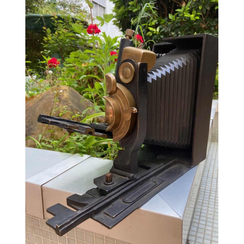 ARMAN (1928-2005) - CAMERA - Bronze N° 50/95 - 1986 - Certificat d'authenticité