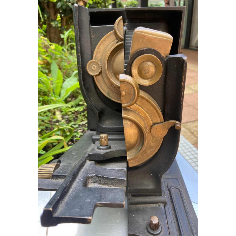 ARMAN (1928-2005) - CAMERA - Bronze N° 50/95 - 1986 -Certificate of authenticity