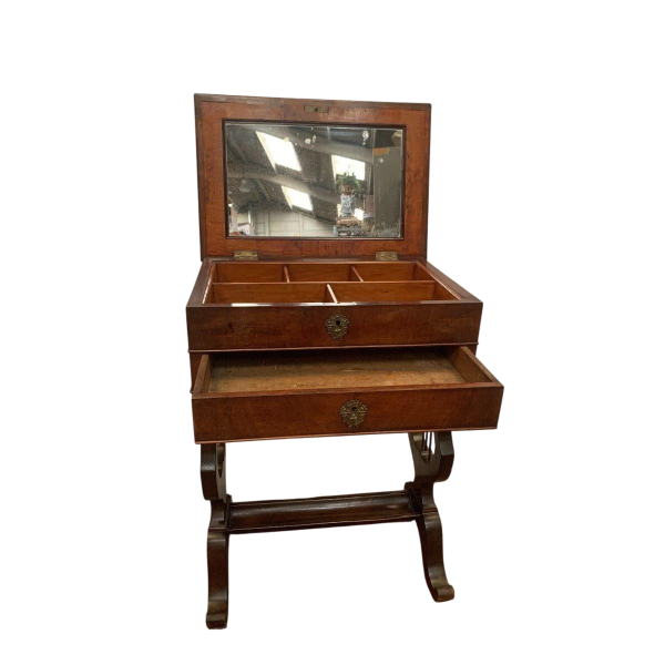 Werktafel van walnoothout en walnootfineer uit de tijd van Napoleon III, 19e eeuw.