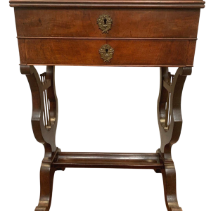 Werktafel van walnoothout en walnootfineer uit de tijd van Napoleon III, 19e eeuw.