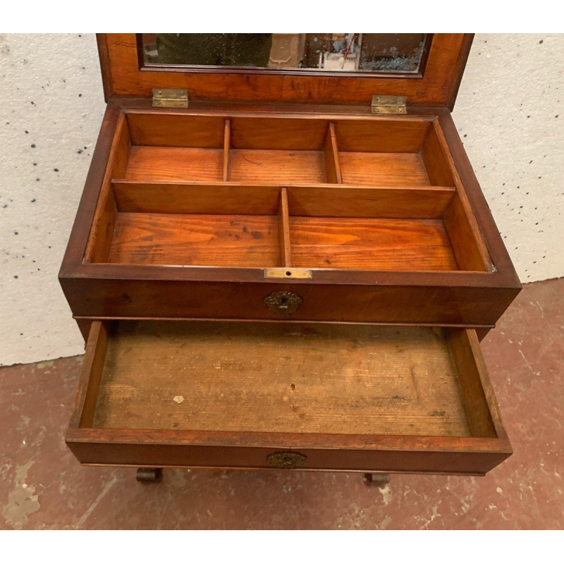 Werktafel van walnoothout en walnootfineer uit de tijd van Napoleon III, 19e eeuw.