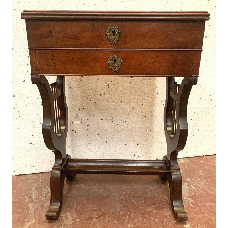 Werktafel van walnoothout en walnootfineer uit de tijd van Napoleon III, 19e eeuw.