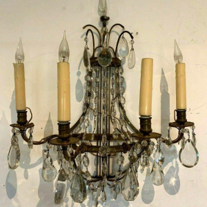 Paire d’appliques corbeille, en bronze et pampilles, XX siècle