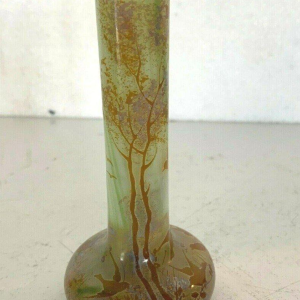 Soliflore vaas van pâte de verre, versierd met vogels en een landschap, 20e eeuw.