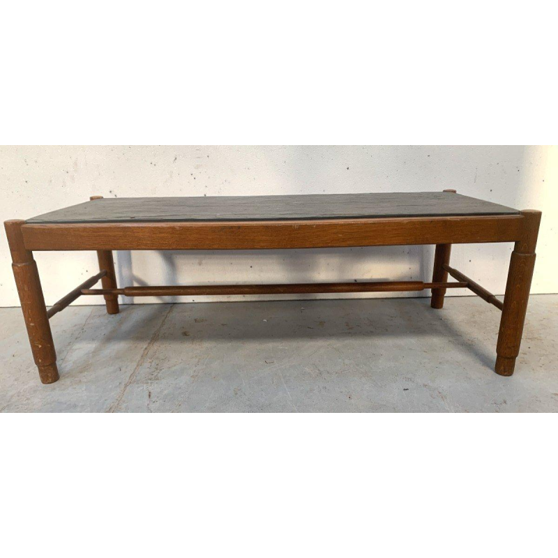 Eikenhouten salontafel met een blad van leisteen, design uit de jaren 70.