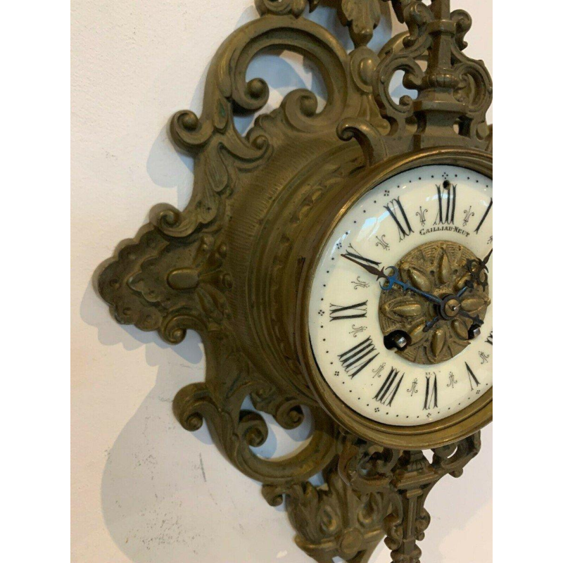 GAILLIAU – NEUT, horloge cartel d’applique, bronze ciselé à décor de mascaron, XIX siècle