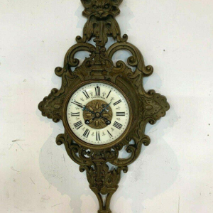 GAILLIAU – NEUT, horloge cartel d’applique, bronze ciselé à décor de mascaron, XIX siècle