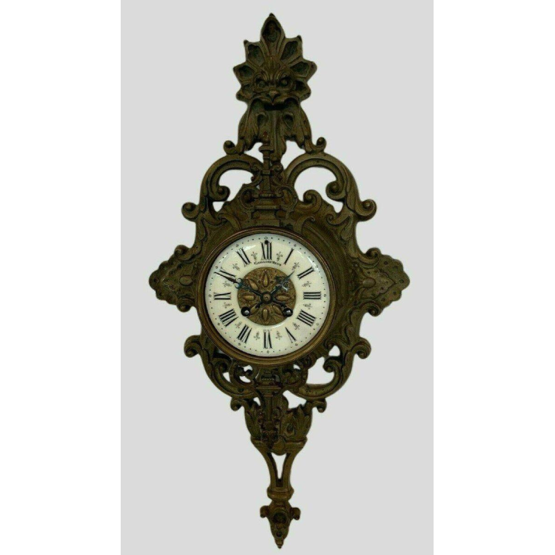 GAILLIAU – NEUT, horloge cartel d’applique, bronze ciselé à décor de mascaron, XIX siècle