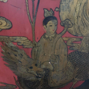 Dubbelzijdig Aziatisch kamerscherm, gesneden hout en beschilderd paneel, versierd met Chinese figuren, 20e eeuw