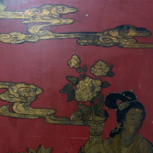 Paravent asiatique double face, bois sculpté panneau peint, décor de personnages chinois, XX siècle