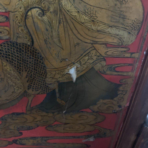 Paravent asiatique double face, bois sculpté panneau peint, décor de personnages chinois, XX siècle