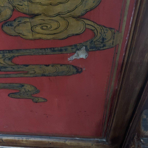 Paravent asiatique double face, bois sculpté panneau peint, décor de personnages chinois, XX siècle