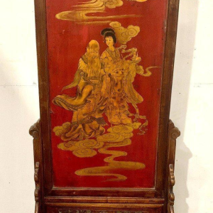 Dubbelzijdig Aziatisch kamerscherm, gesneden hout en beschilderd paneel, versierd met Chinese figuren, 20e eeuw