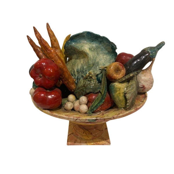 Coupe en trompe-l’œil, vasque en marbre aux fruits et légumes, faïence barbotine, XX siècle