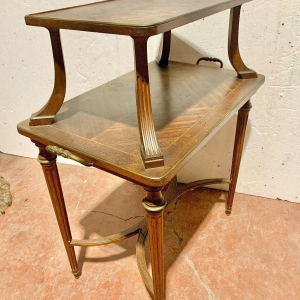 Table desserte à double plateau de style Louis XVI en acajou, XIXᵉ siècle