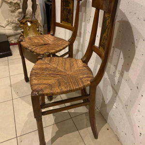 Een paar stoelen uit de Empire-periode, 19e eeuw.