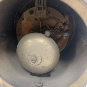 Driedelige schoorsteenklokset, Lodewijk XVI-stijl, marmer en gebeiteld brons, begin 20e eeuw