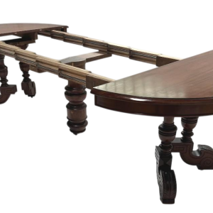 Tafel in Napoleon III-stijl, vervaardigd uit massief mahoniehout, met centrale voet en verlengstukken, 19e eeuw.