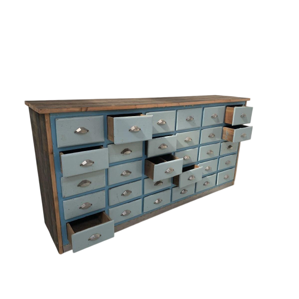 Meuble de rangement à 30 tiroirs en sapin patiné, XX siècle