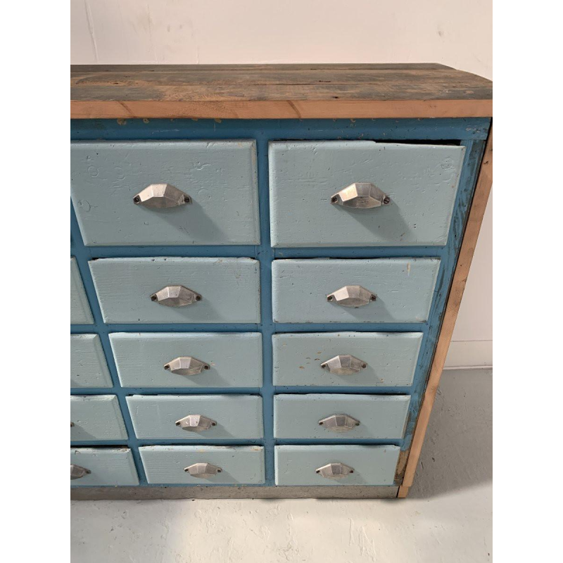 Meuble de rangement à 30 tiroirs en sapin patiné, XX siècle