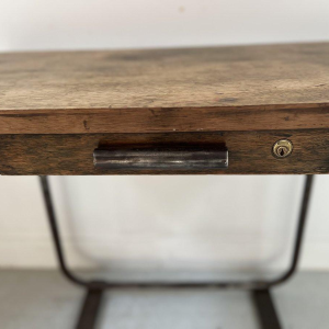 Designbureau gemaakt van buisvormig staal met een houten blad, 20e eeuw