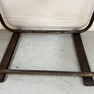 Designbureau gemaakt van buisvormig staal met een houten blad, 20e eeuw