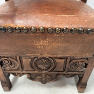 Paire de fauteuils de style Renaissance en noyer, fin XIXᵉ – début XXᵉ siècle