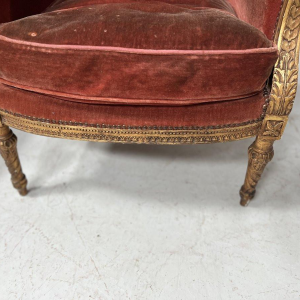 Paire de bergères à oreilles, style Louis XVI, bois doré, début XXᵉ siècle