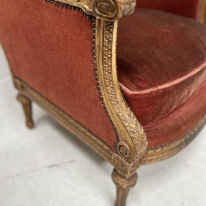 Paire de bergères à oreilles, style Louis XVI, bois doré, début XXᵉ siècle