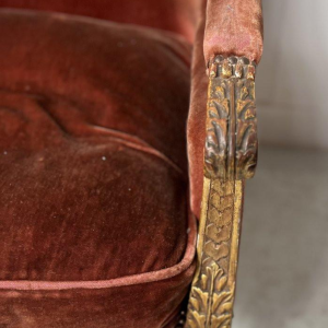 Een paar oorfauteuils in Lodewijk XVI-stijl, verguld hout, begin 20e eeuw.