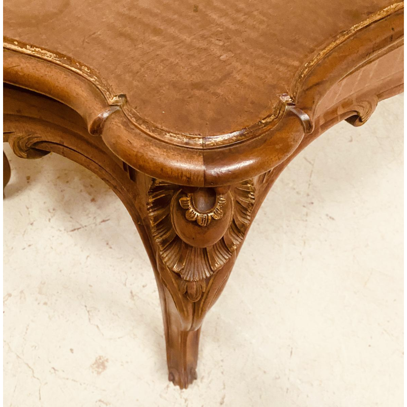 Bureau de style Louis XV en noyer, fin du XIXᵉ siècle