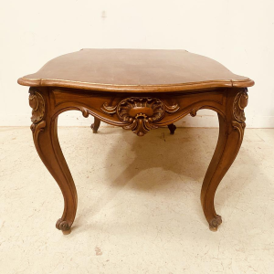 Bureau de style Louis XV en noyer, fin du XIXᵉ siècle