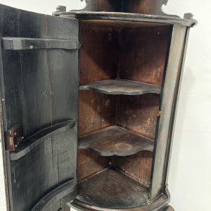 Meuble d’angle demi-lune Napoléon III, décor peint d’une scène biblique, XIXᵉ siècle